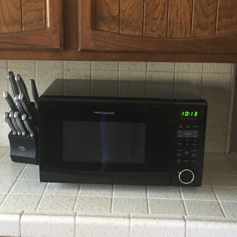 Frigidaire FFCM0734LS .7 cu. ft. Countertop Microwave Oven - Stainless Steel