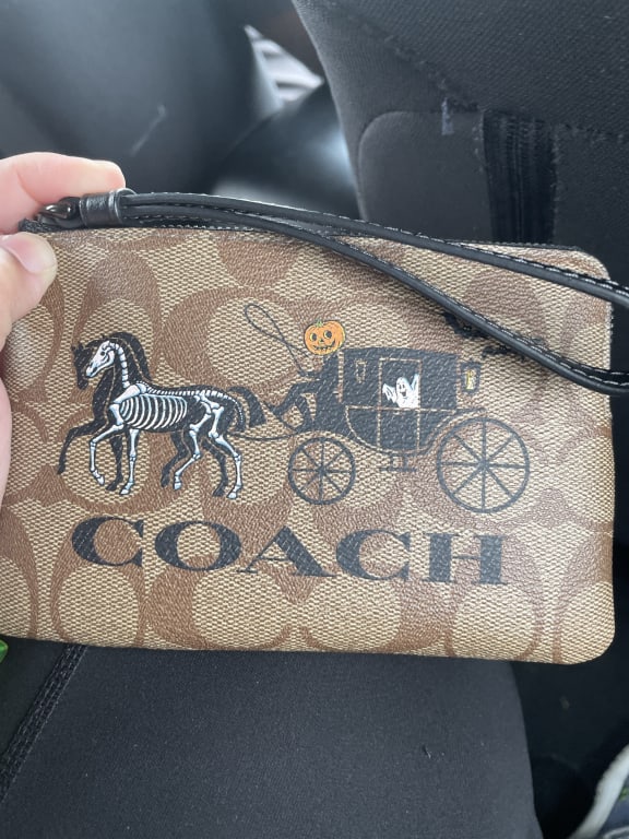 Coach Corner Zip Wristlet in signature canvas Review😍 COACH WRISTLET BAG 