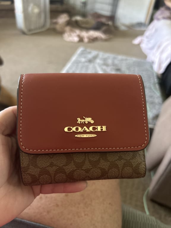 MY Readystock) COACH Small Trifold Wallet In Blocked Signature Canvas –  uMoMasShop