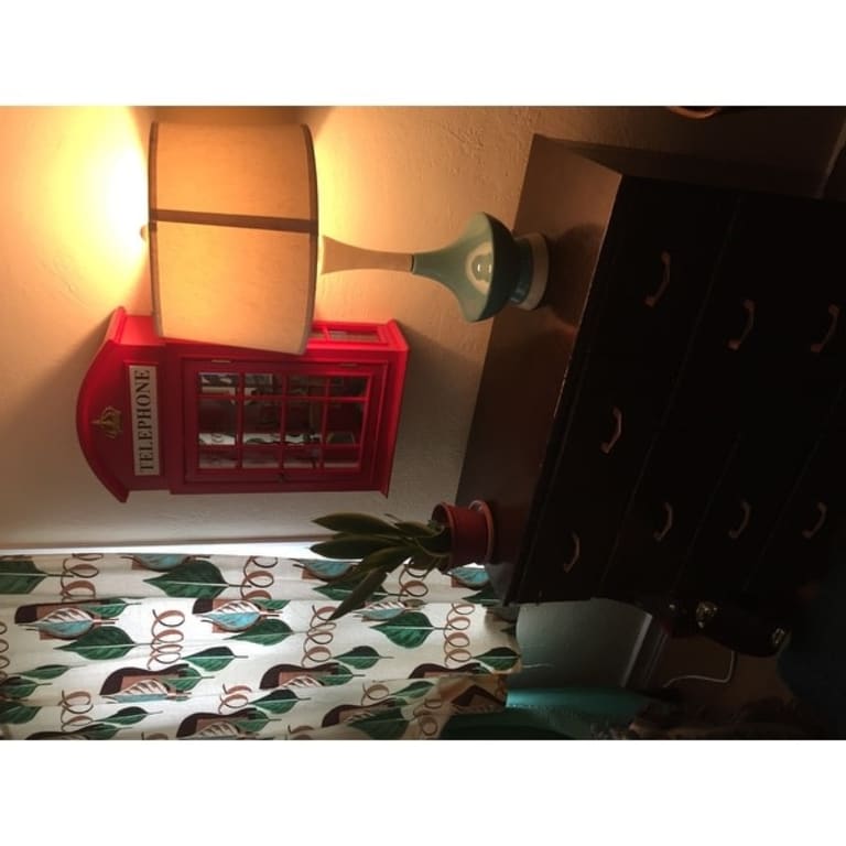 Design Toscano Piccadilly Circus British Telephone Booth Wall Curio