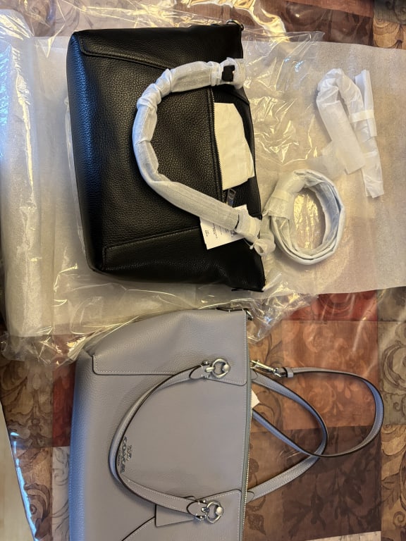 Coach Black Pochette – Andreu's Luxury Closet