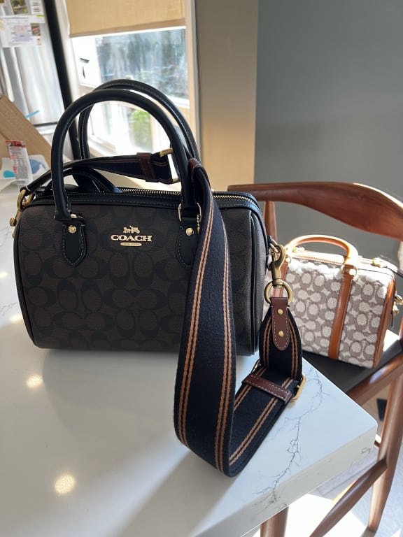 COACH MINI BENNETT, MINI SURREY AND MINI SIERRA BAG REVIEW + COACH WRISTLET  GIVEAWAY 