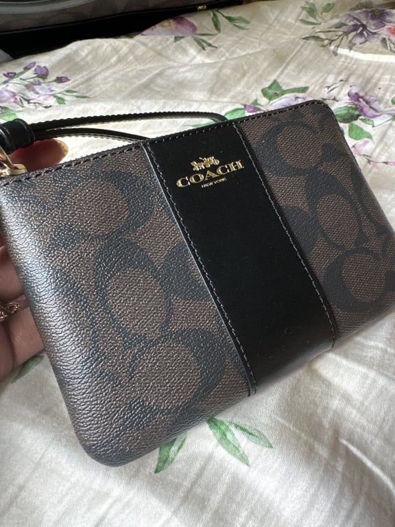 I'm a shopping editor and I'm buying this $23 Coach Outlet wristlet for  Christmas