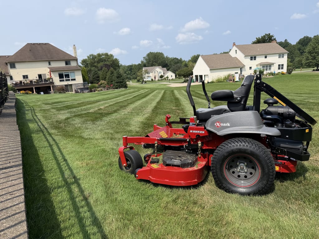 Exmark Lazer Z S-Series Mower | Model LRS801GKA604A1