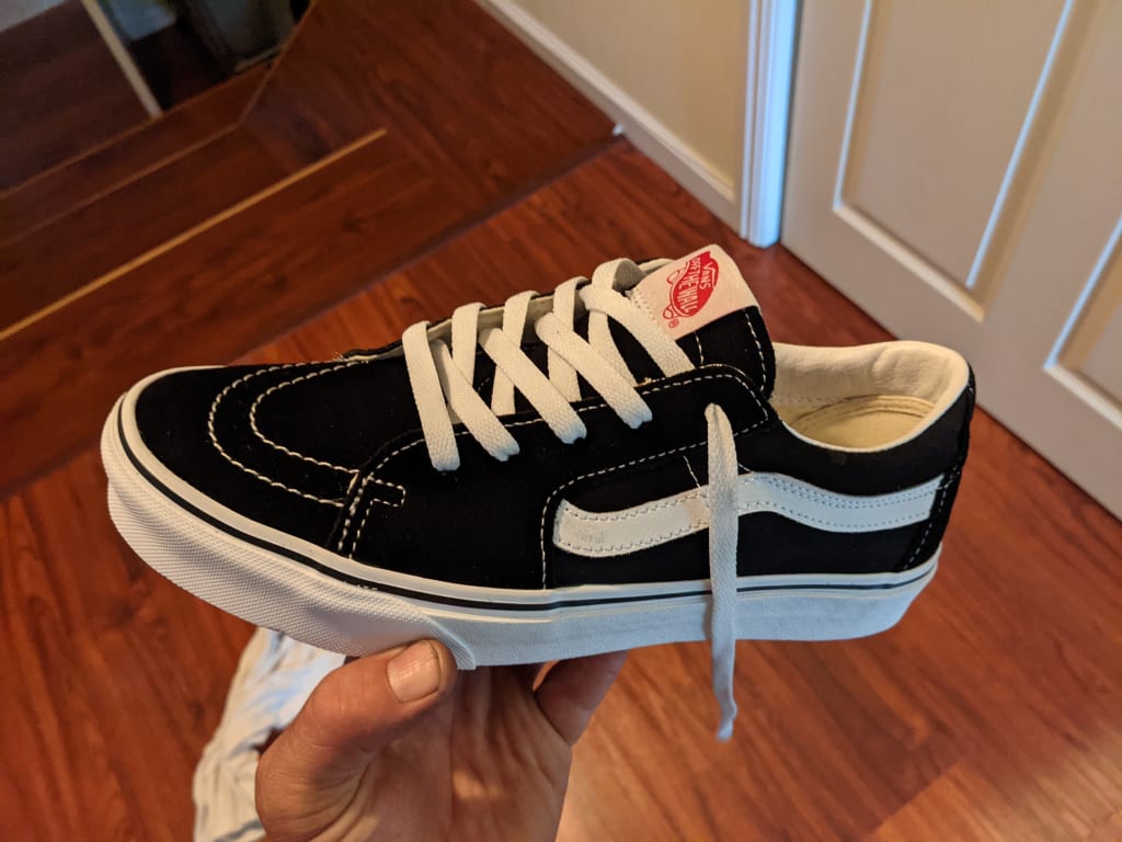SK8-Low Shoe in Black/True White | Vans Canada