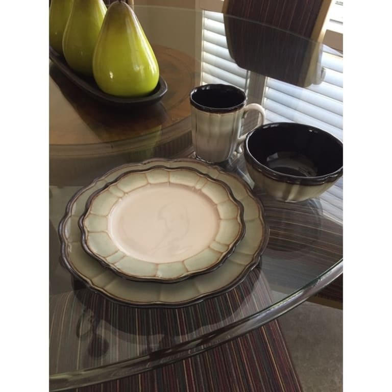 Gibson Mableton Ceramic 16piece Dinnerware Set (Service for 4) Bed