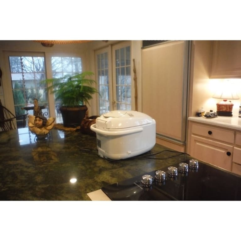 Zojirushi NSYAC18 Umami 10Cup Rice Cooker and Warmer (White