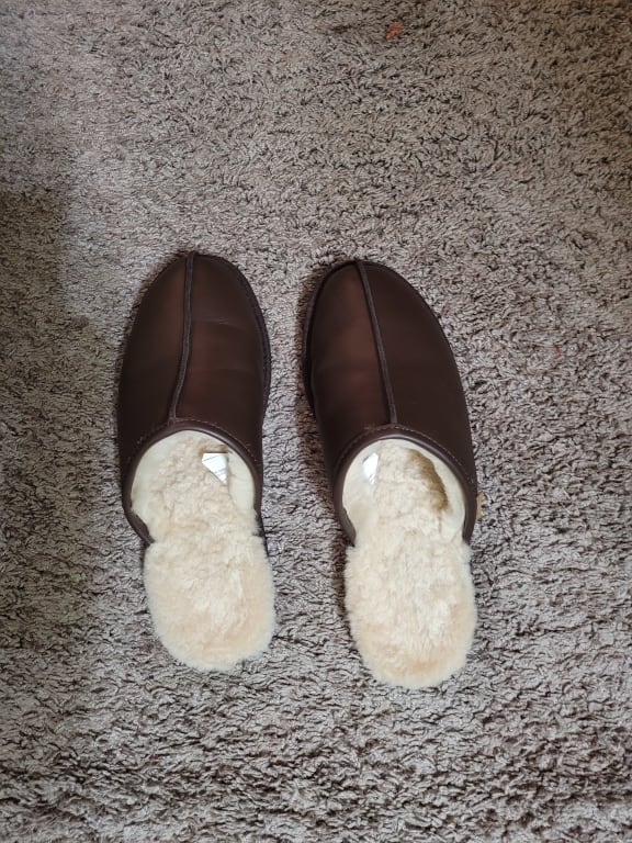 Men's Classic Shearling-Lined Leather Scuff Slippers | Overland