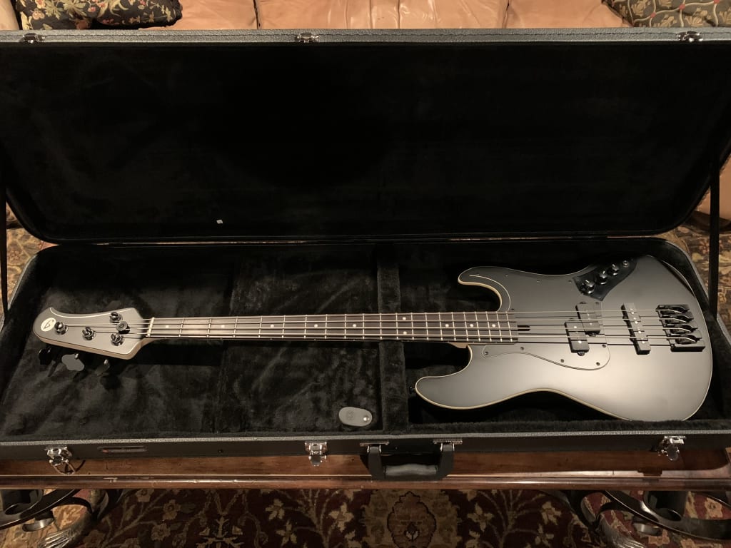 Road Runner RRDWB Deluxe Wood Bass Case | Guitar Center