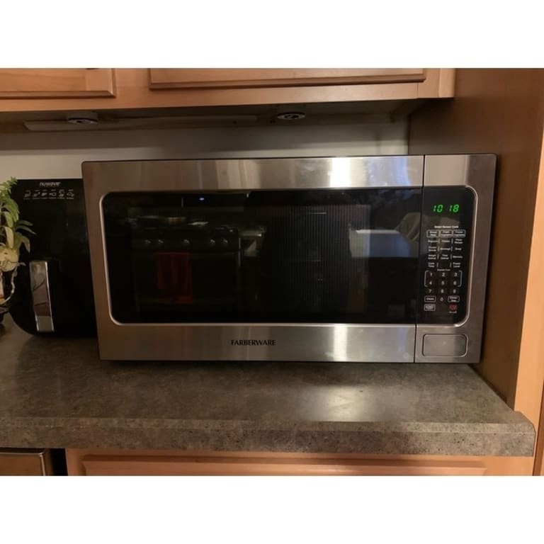 Farberware Professional 2.2 Cu. Ft. 1200Watt Microwave Oven with Smart