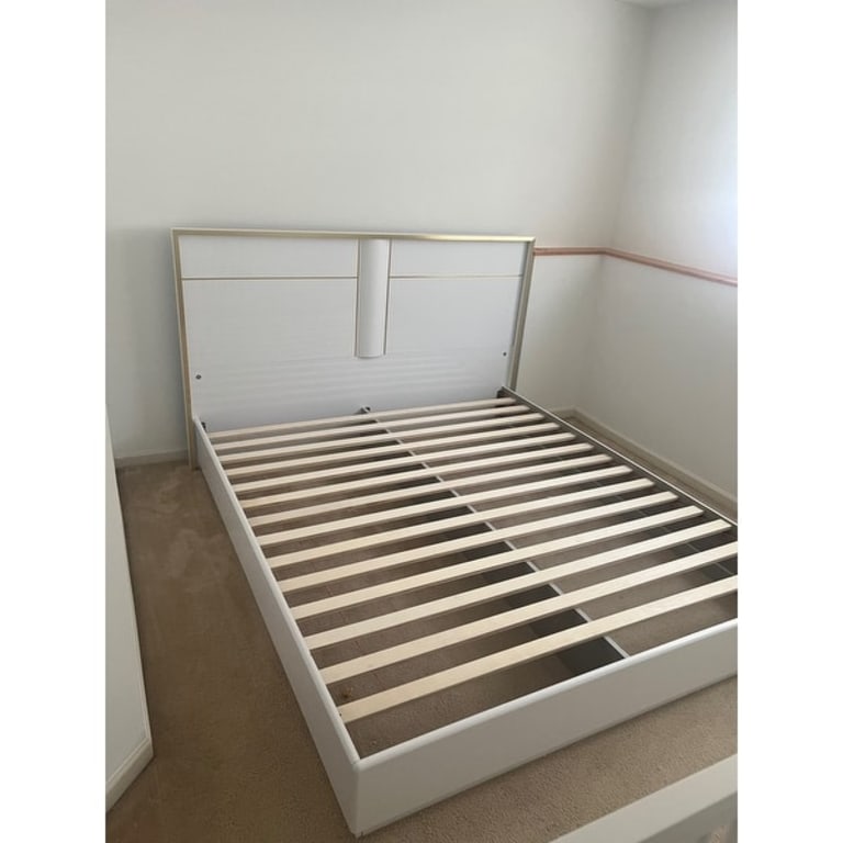 Best Master Furniture Platform White with Gold Platform Bed Bed Bath
