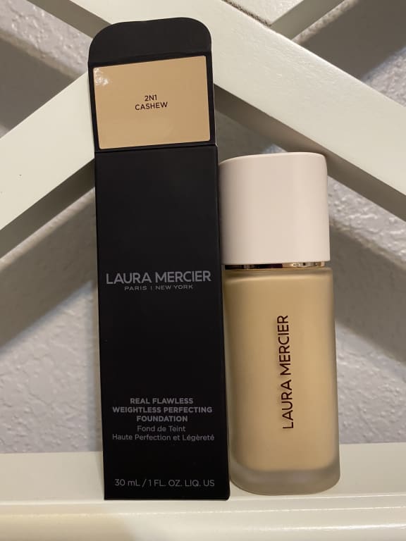 Laura Mercier Real Flawless Weightless Perfecting Foundation