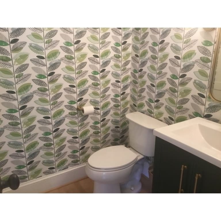 Brewster Nyssa Green Leaves Wallpaper 20.5in x 396in x 0.025in Bed