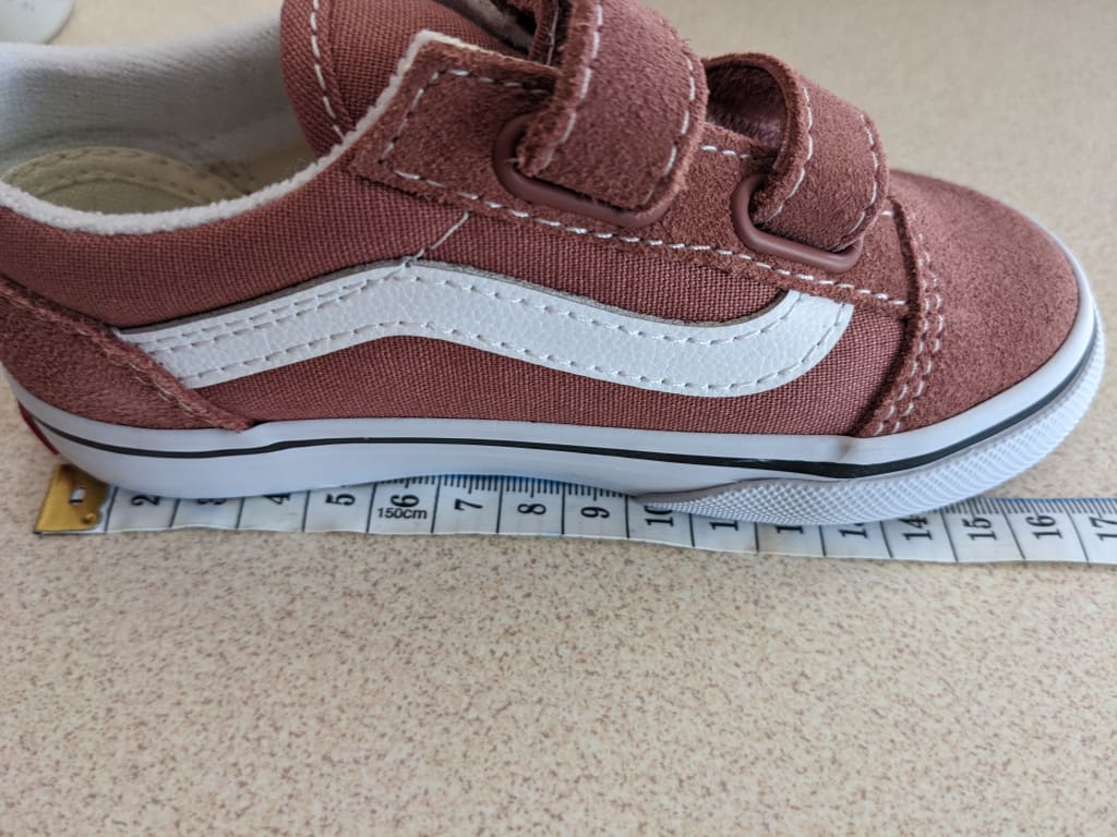 オールド詳細不明キュー　No.3 Toddler Old Skool V Shoe in Rose Gold Pink | Vans