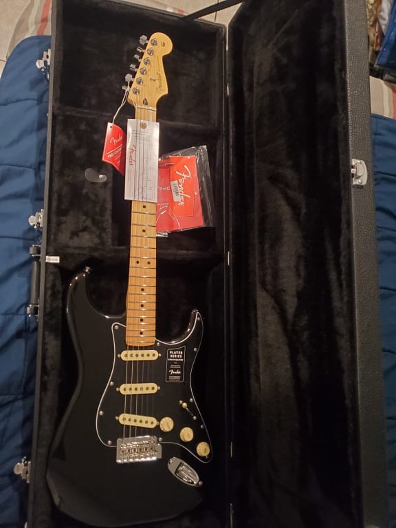 Fender Player Stratocaster Maple Fingerboard Limited-Edition