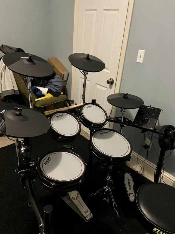 Alesis Crimson II SE 9-Piece Electronic Drum Kit With Mesh Heads