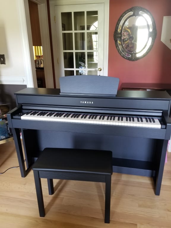 Yamaha Clavinova CLP-635 Console Digital Piano with Bench Rosewood
