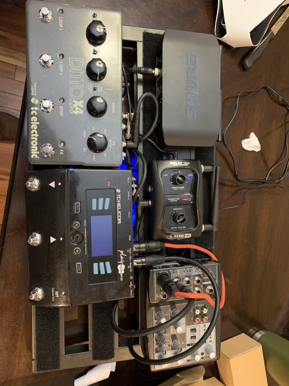 TC Helicon Play Acoustic Vocal and Guitar Effects Pedal TC Helicon Play Acoustic Vocal and Guitar Effects Pedal