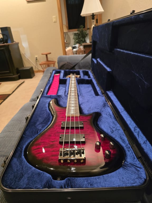 Schecter Guitar Research Stiletto Extreme-4 Bass Black Schecter Guitar Research Stiletto Extreme-4 Bass Black