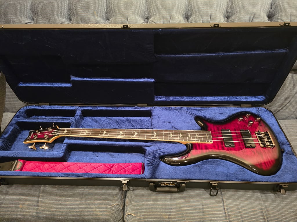 Schecter Guitar Research Stiletto Extreme-4 Bass Black Schecter Guitar Research Stiletto Extreme-4 Bass Black