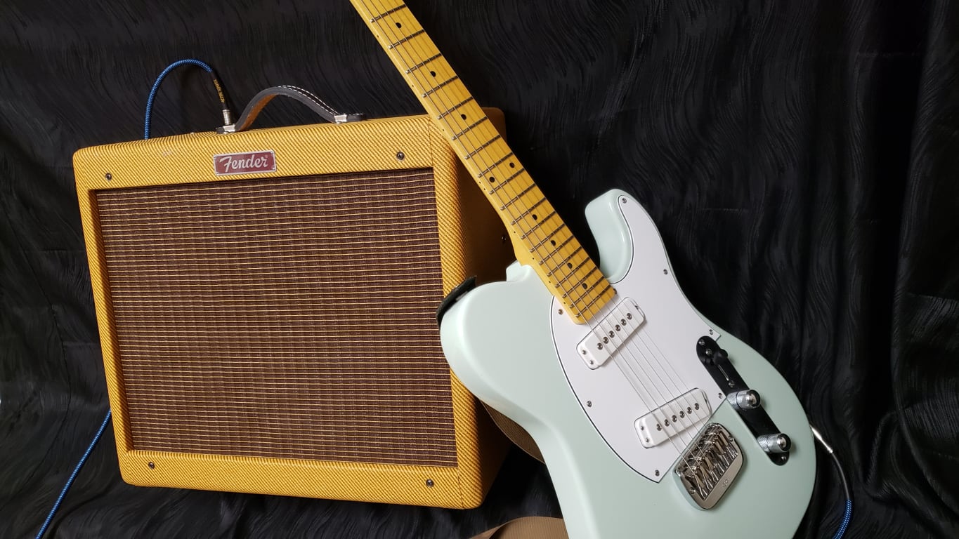 Open Box Fender Blues Junior Lacquered Tweed 15W 1x12 Jensen C12-N