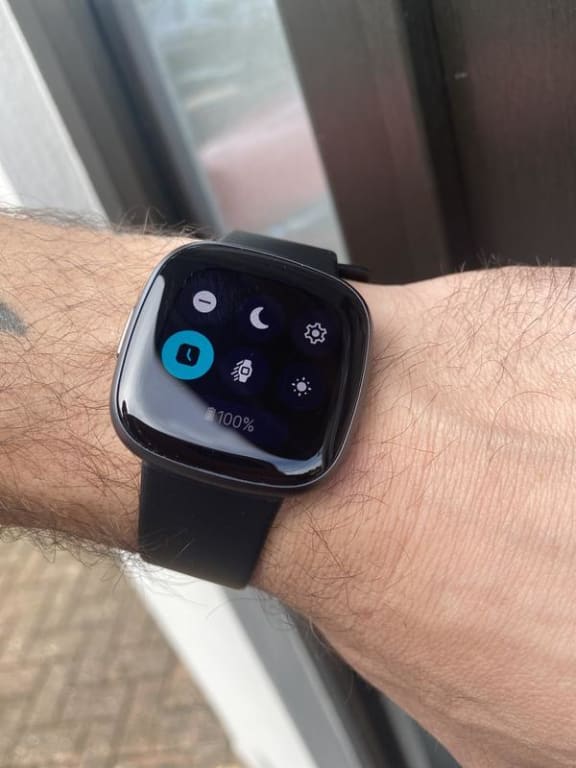 Fitbit Versa FB504 - Montre Connectée Et Tracker Fitness Noire - 2017 - Occasion