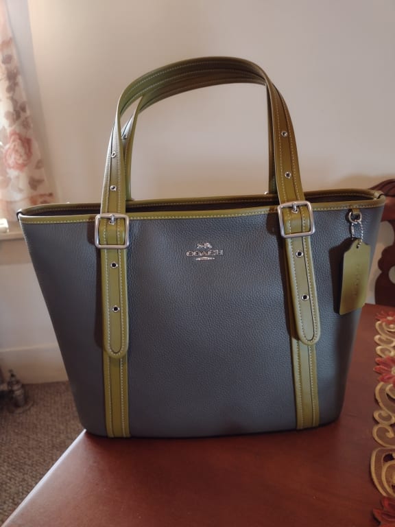 Coach Outlet Ashton Shoulder Bag! #coachoutletemployee #coachoutlet #