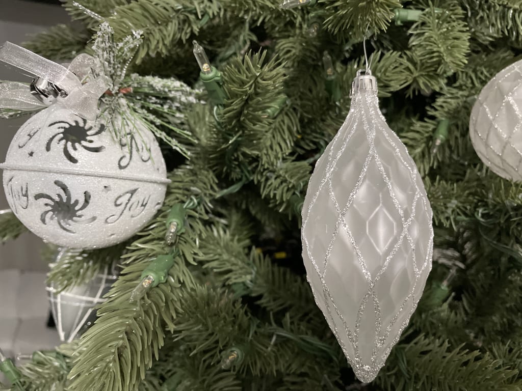Silver ornament case 3 window - Nimble Needle