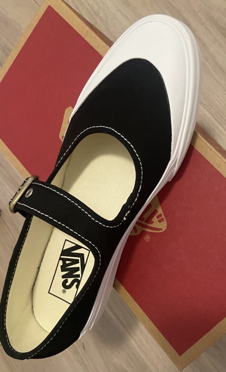 国内配送 VANS MARY JANE CANVAS TOMATO Amazon.com | Vans - Unisex Mary Jane Shoes, Color Canvas