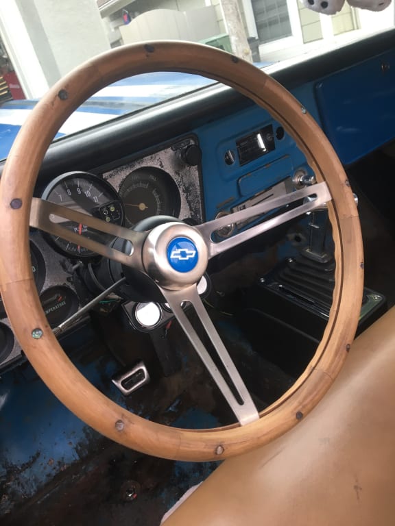Grant 967 15 Inch Classic Nostalgia Wood Steering Wheel w/ Chevy Horn