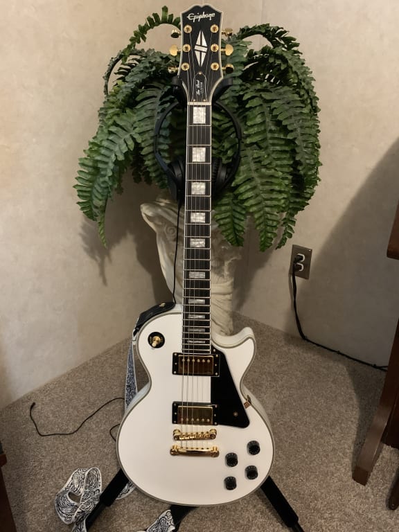 Epiphone Les Paul Custom Electric Guitar Alpine White Epiphone Les Paul Custom Electric Guitar Alpine White