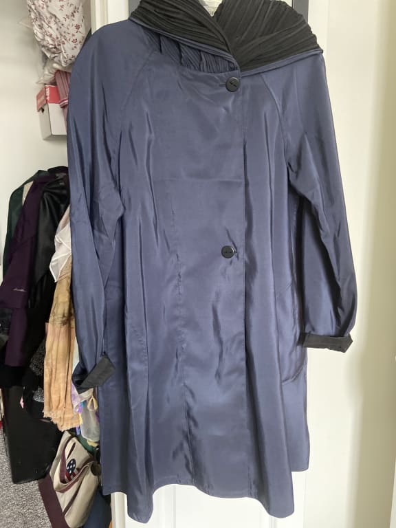 Donna Reversible Hooded Raincoat Jacket | Overland