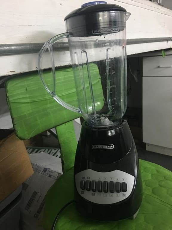 Black & Decker 10 speed blender - household items - by owner