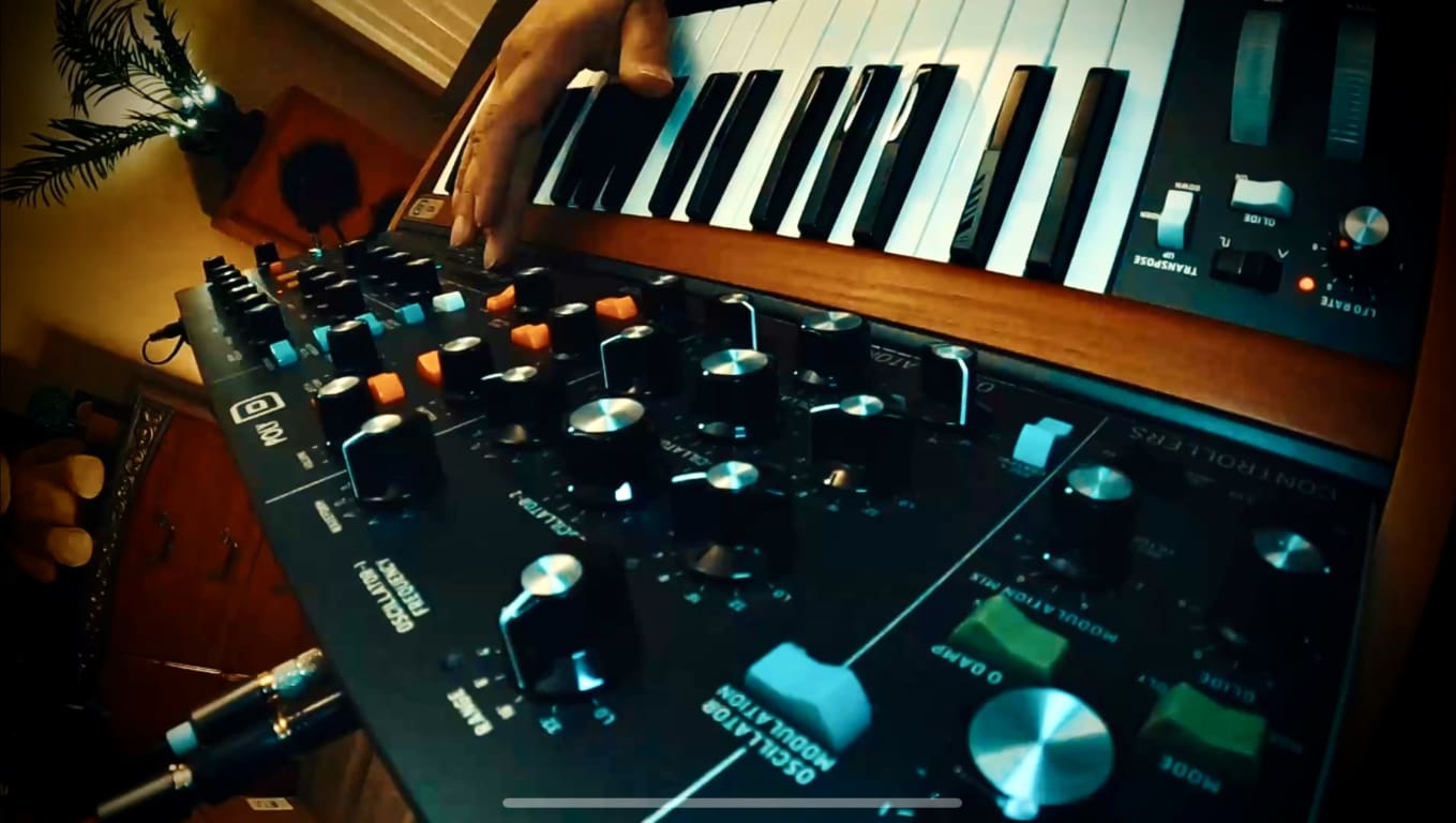 Behringer Poly D Analog Polyphonic Synthesizer | Guitar Center