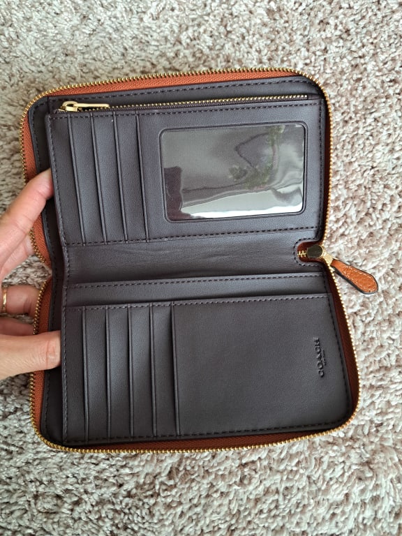 Essential Medium Zip Around Wallet