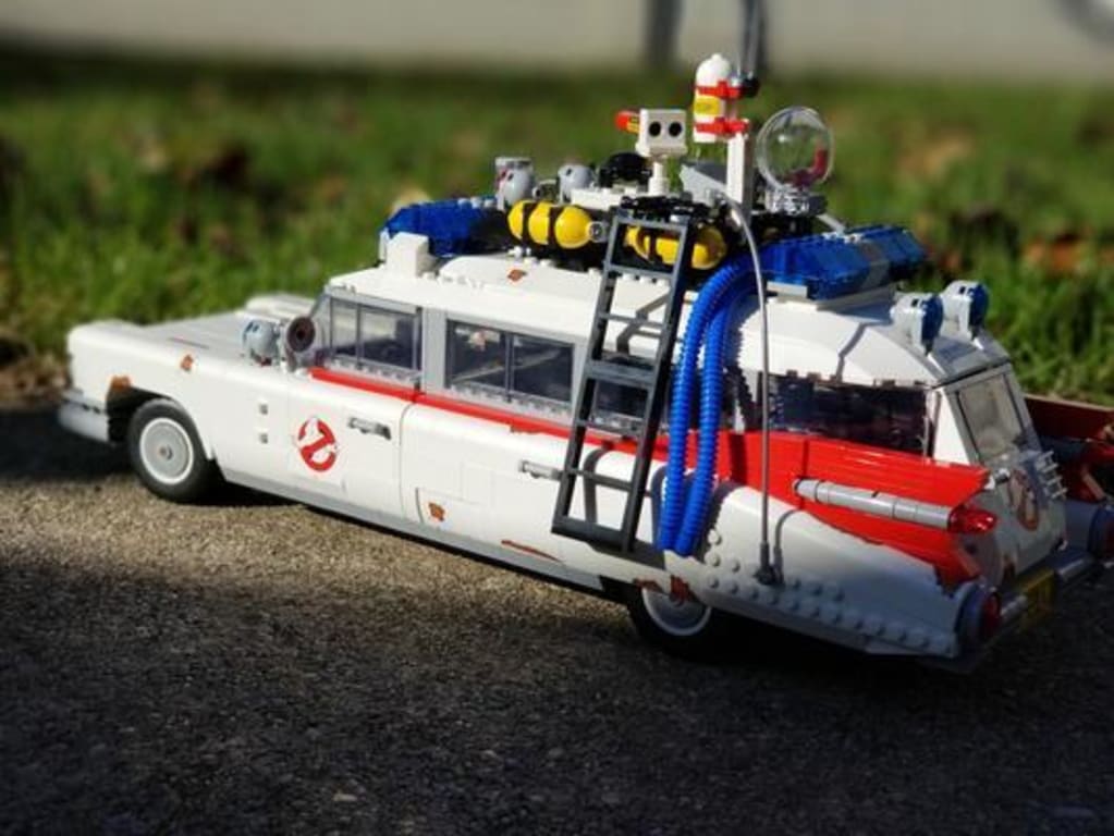 Une plaque pour accompagner l'Ectomobile LEGO 10274 Ghostbusters ECTO-1 -  HelloBricks