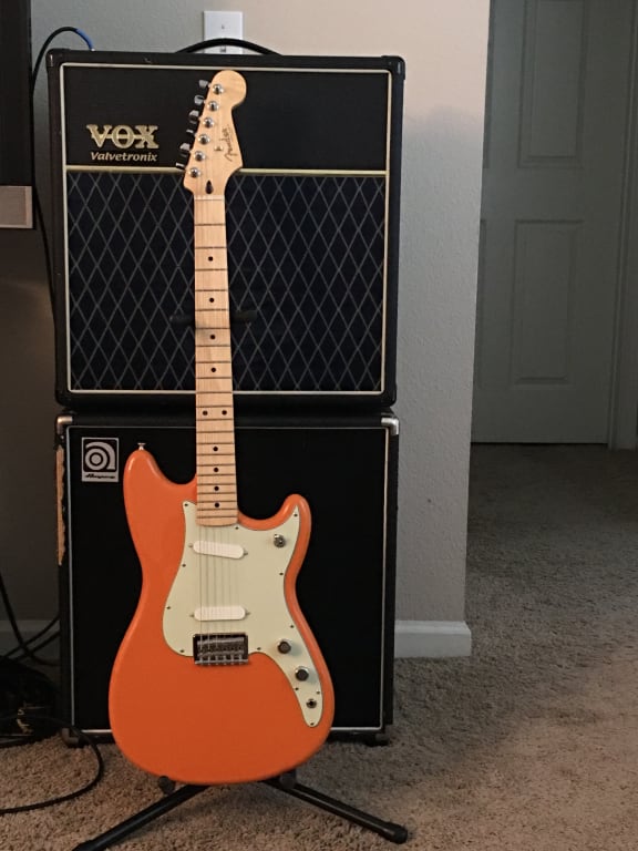 Fender Duo-Sonic Electric Guitar with Maple Fingerboard Aged White