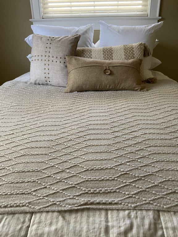 Decorative pillows can give a room new verve – Orange County Register