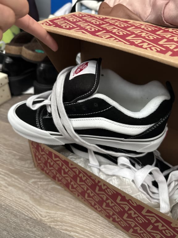 Knu Skool Shoe in Black / Gum | Vans