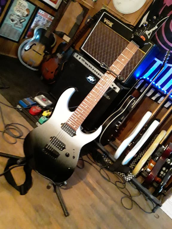 Ibanez RG Series RG7421 7-String Electric Guitar Pearl Black Ibanez RG Series RG7421 7-String Electric Guitar Pearl Black