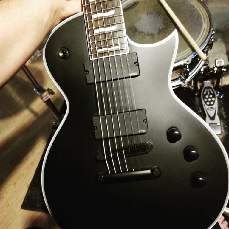T*R様 7弦ESP LTD EC-407 Eclipse シェイプ/EMGピッ ESP LTD EC-407 Eclipse EMG 7 String Black Satin Guitar LEC407BLKS