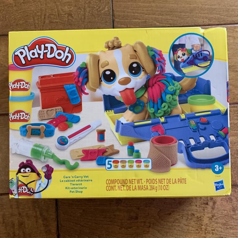 Play-Doh Care 'n Carry Vet Playset with Toy Dog, Carrier, 10 Tools