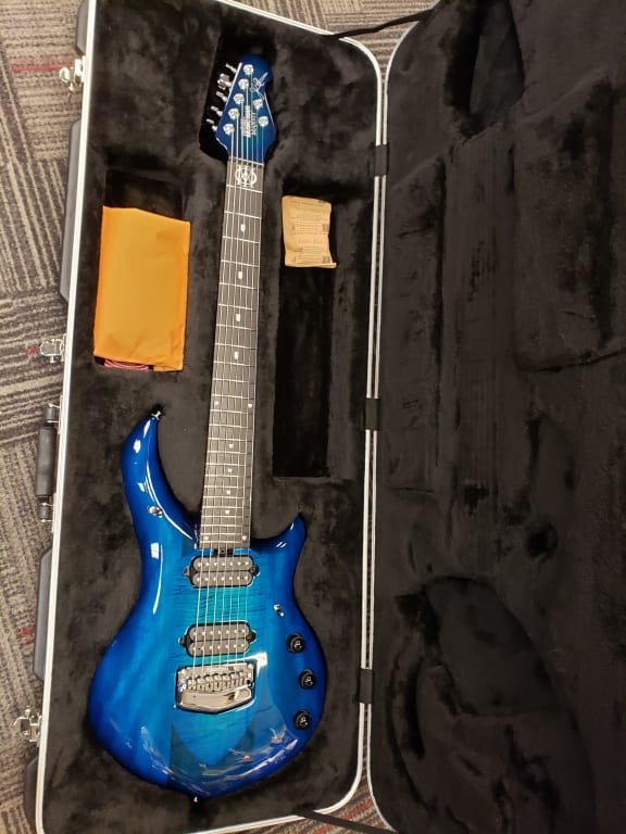 Platinum Ernie Ball Music Man John Petrucci Majesty 7 Platinum Ernie Ball Music Man John Petrucci Majesty 7