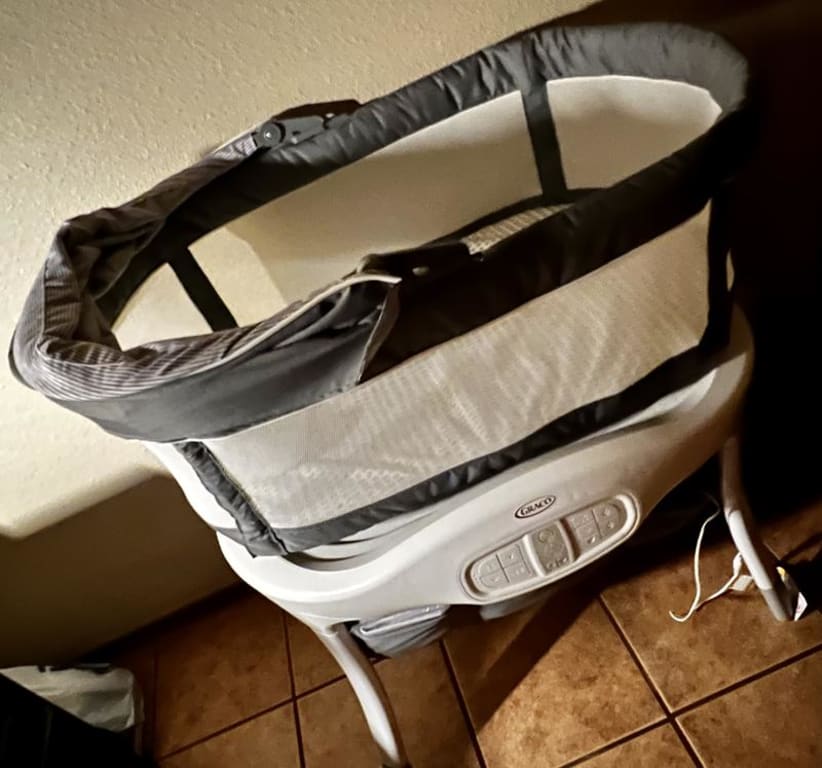 Graco Sense2Snooze Bassinet with Cry Detection Technology, Ellison