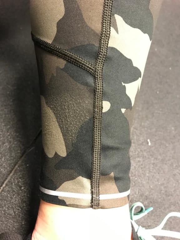 Athleta Camo Contender 7/8 Tight Leggings Pockets Stretch Olive Small,  Women's Fashion, Activewear on Carousell