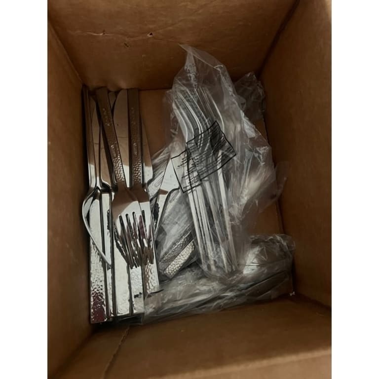 Oneida Chefs Table Hammered 45Piece Everyday Flatware Set, Service for