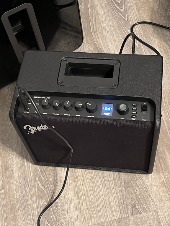 Fender Mustang LT25 25W 1x8 Guitar Combo Amp - Surf Green | Guitar