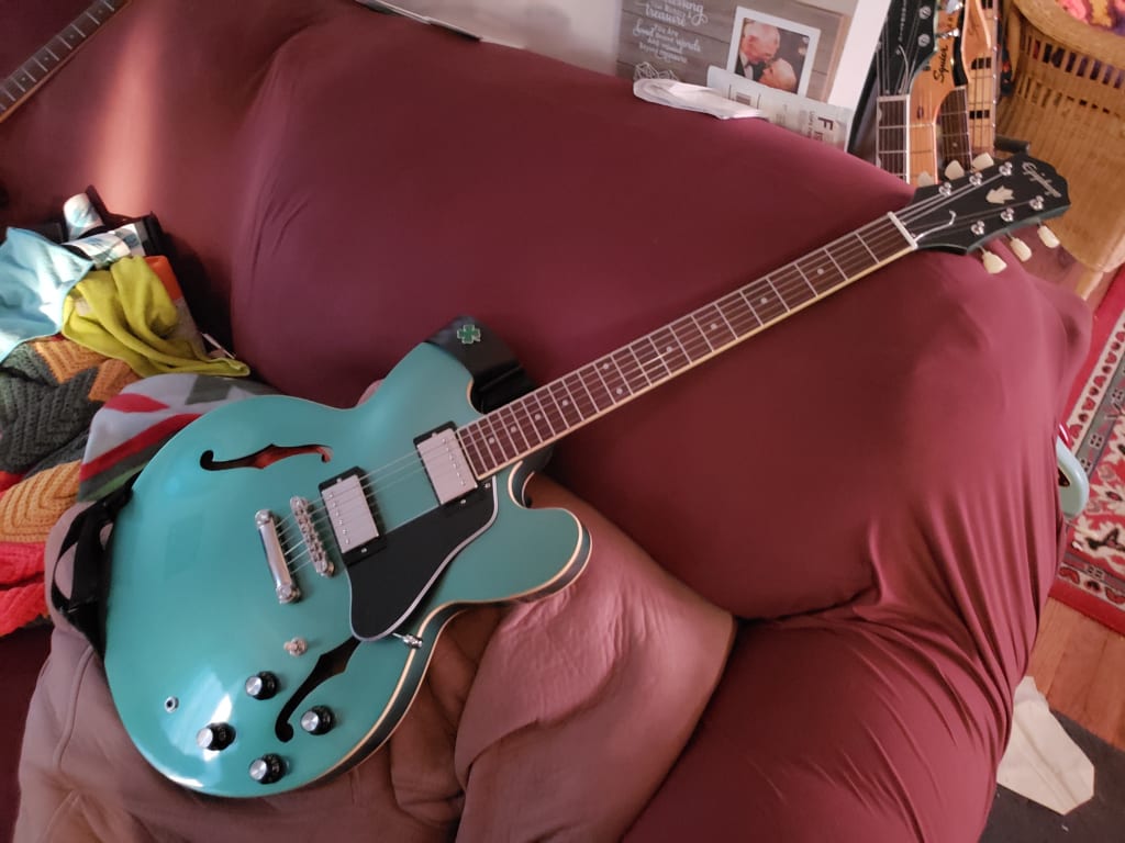 Epiphone ES-335 Traditional Pro Semi-Hollow Electric Guitar Wine