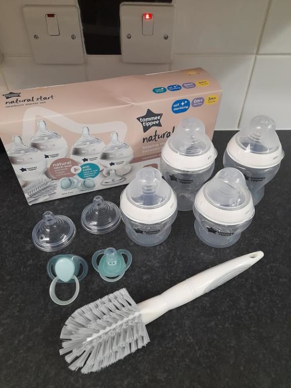 Tommee Tippee Natural Start Self-Sterilising Anti-Colic Baby Bottles 260ml Slow-Flow 6 Pack | Smyths Toys UK
