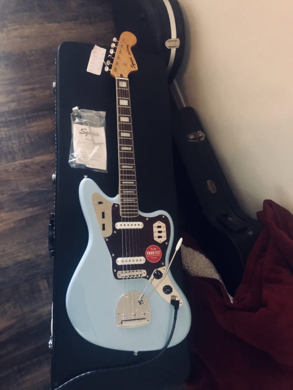 Squier Classic Vibe '70s Jaguar Limited-Edition Electric Squier Classic Vibe '70s Jaguar Limited-Edition Electric